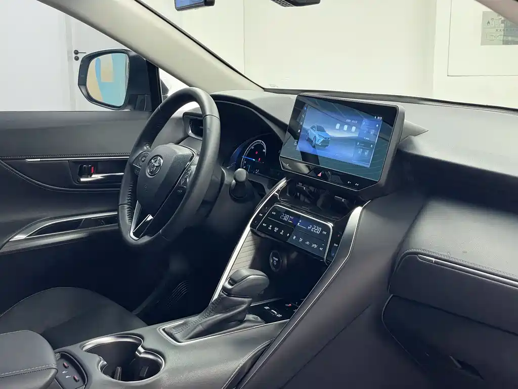 Toyota Harrier — фото 13