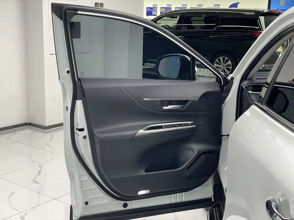 Toyota Harrier — фото 21