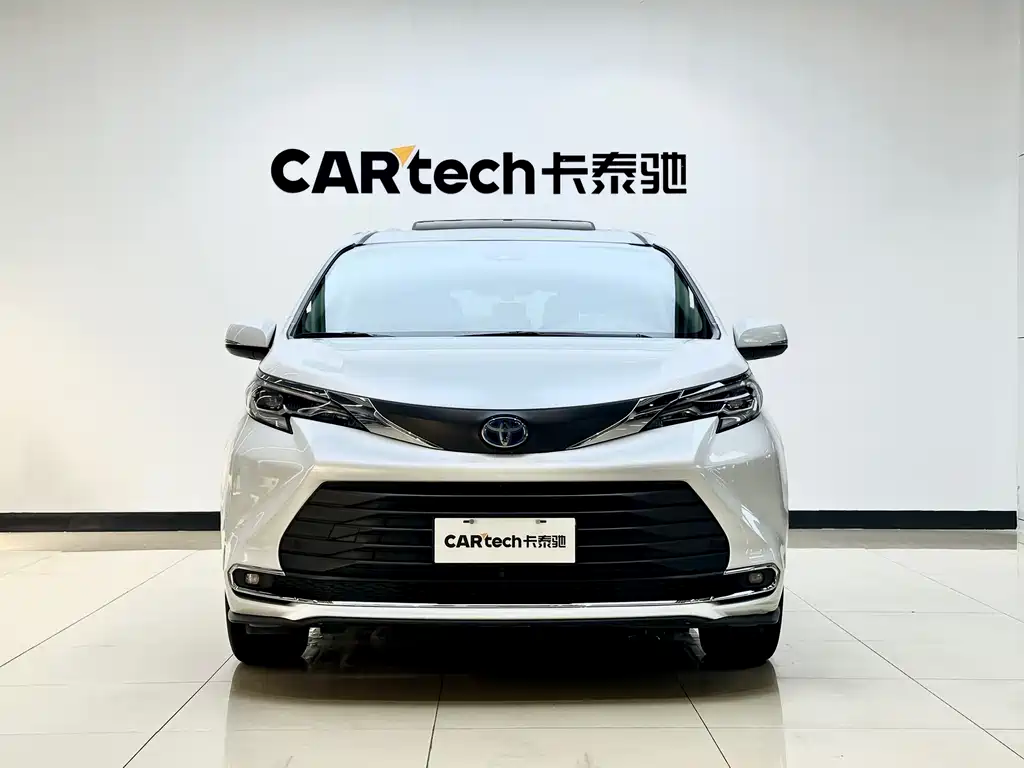 Toyota Sienna — фото 2
