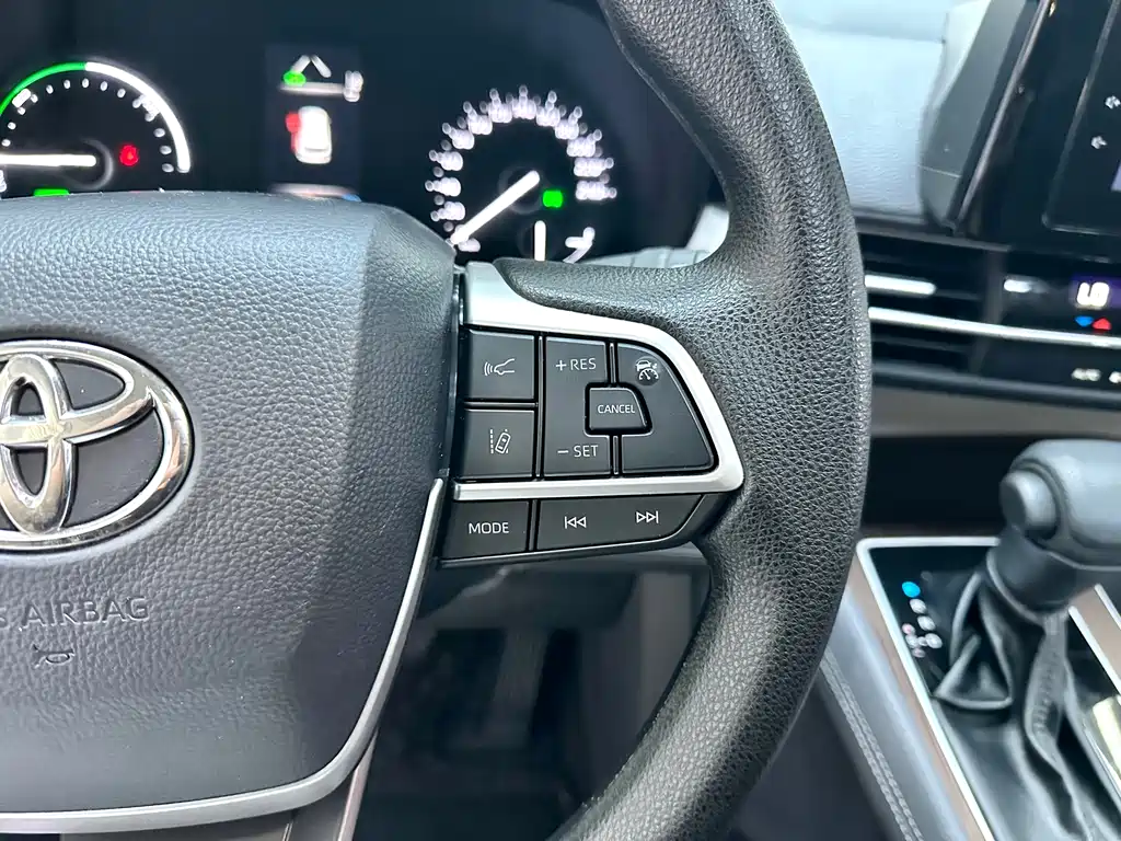 Toyota Sienna — фото 16