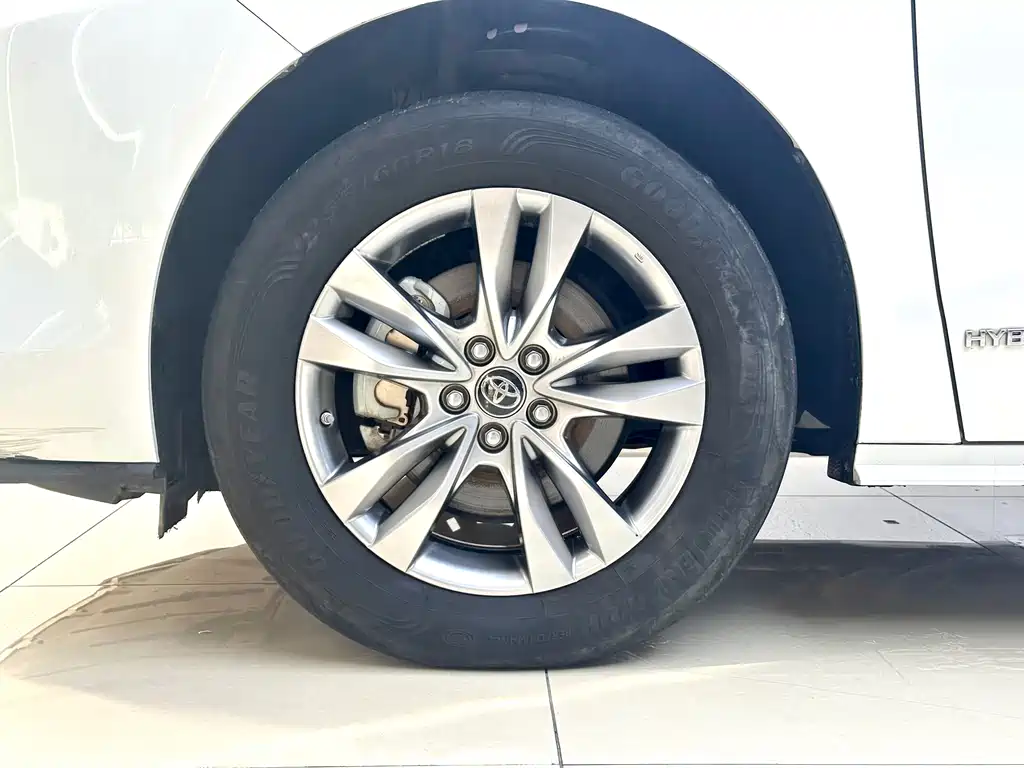 Toyota Sienna — фото 21