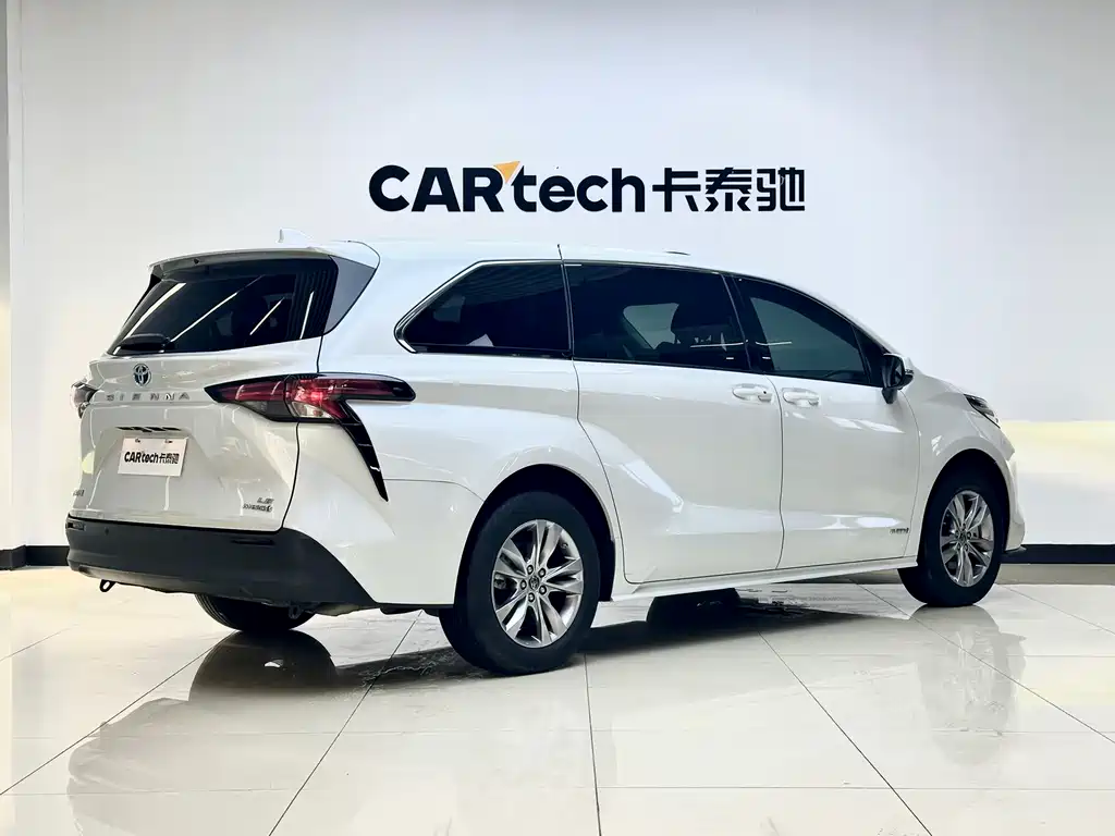 Toyota Sienna — фото 4