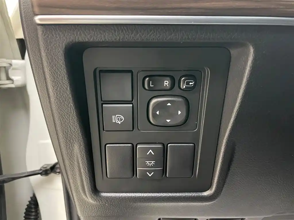 Toyota Prado — фото 21