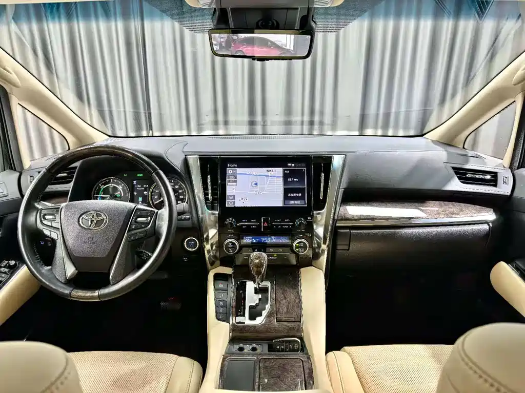Toyota Alphard — фото 5
