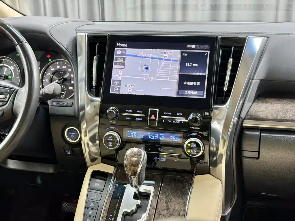 Toyota Alphard — фото 6