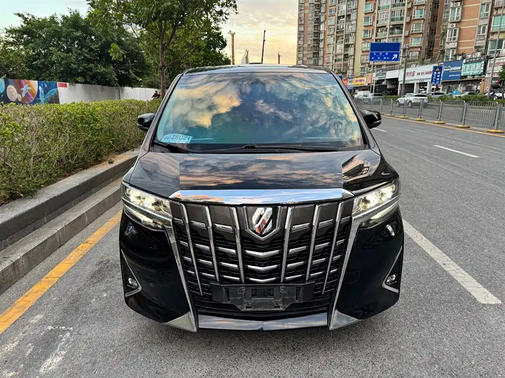Toyota Alphard — фото 2