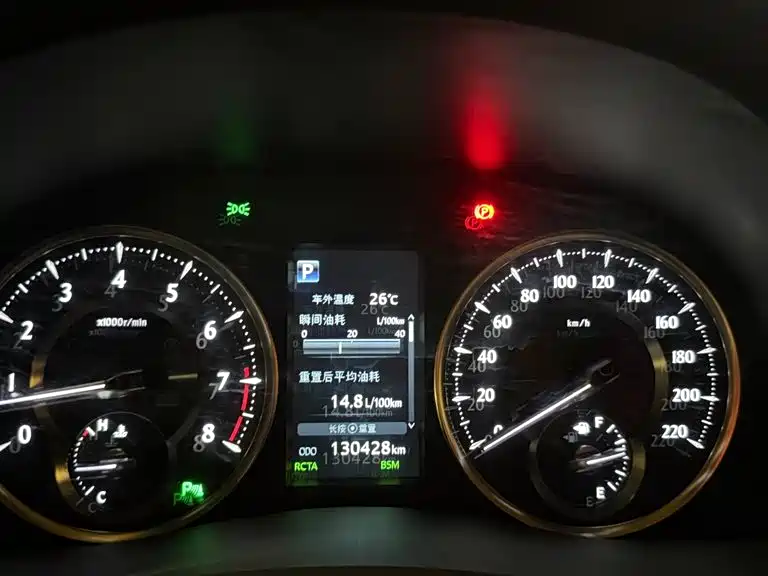 Toyota Alphard — фото 13