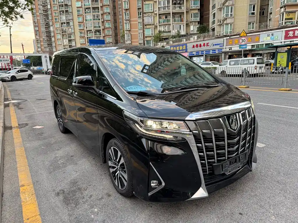Toyota Alphard — фото 3