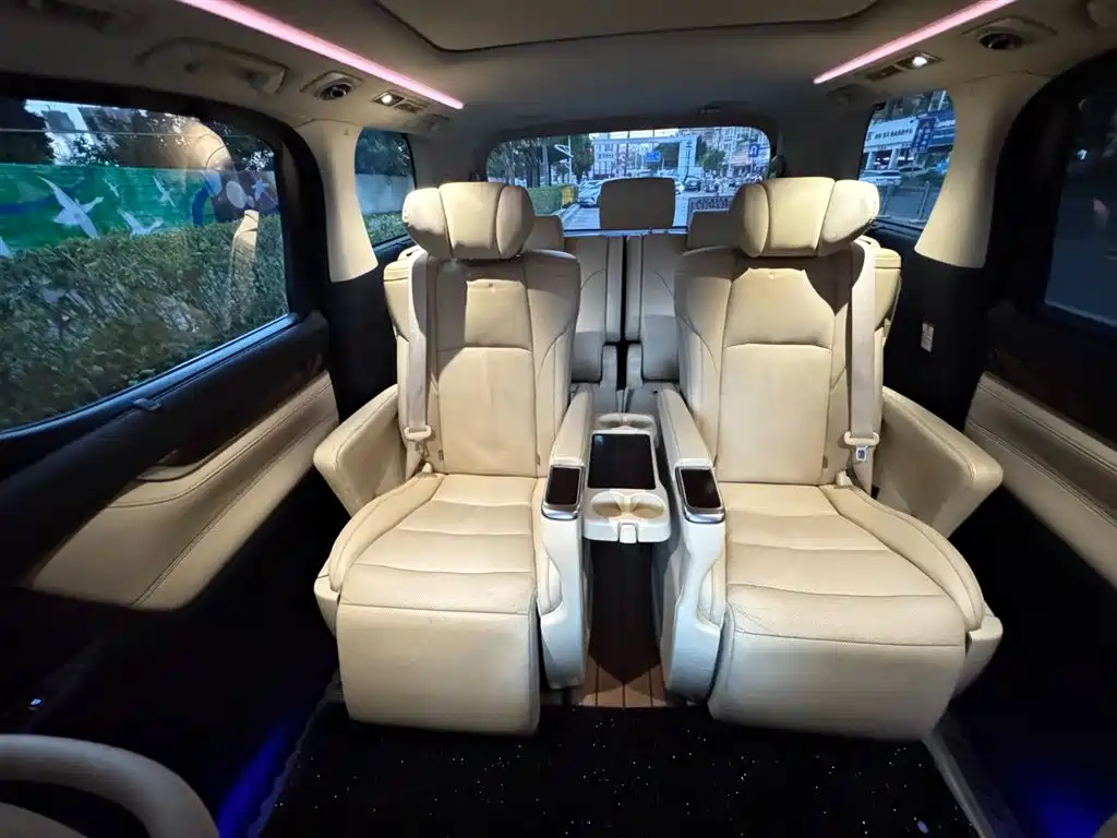 Toyota Alphard — фото 7