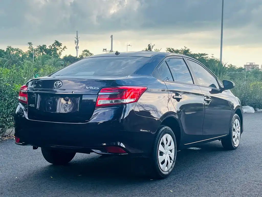 Toyota Vios — фото 6
