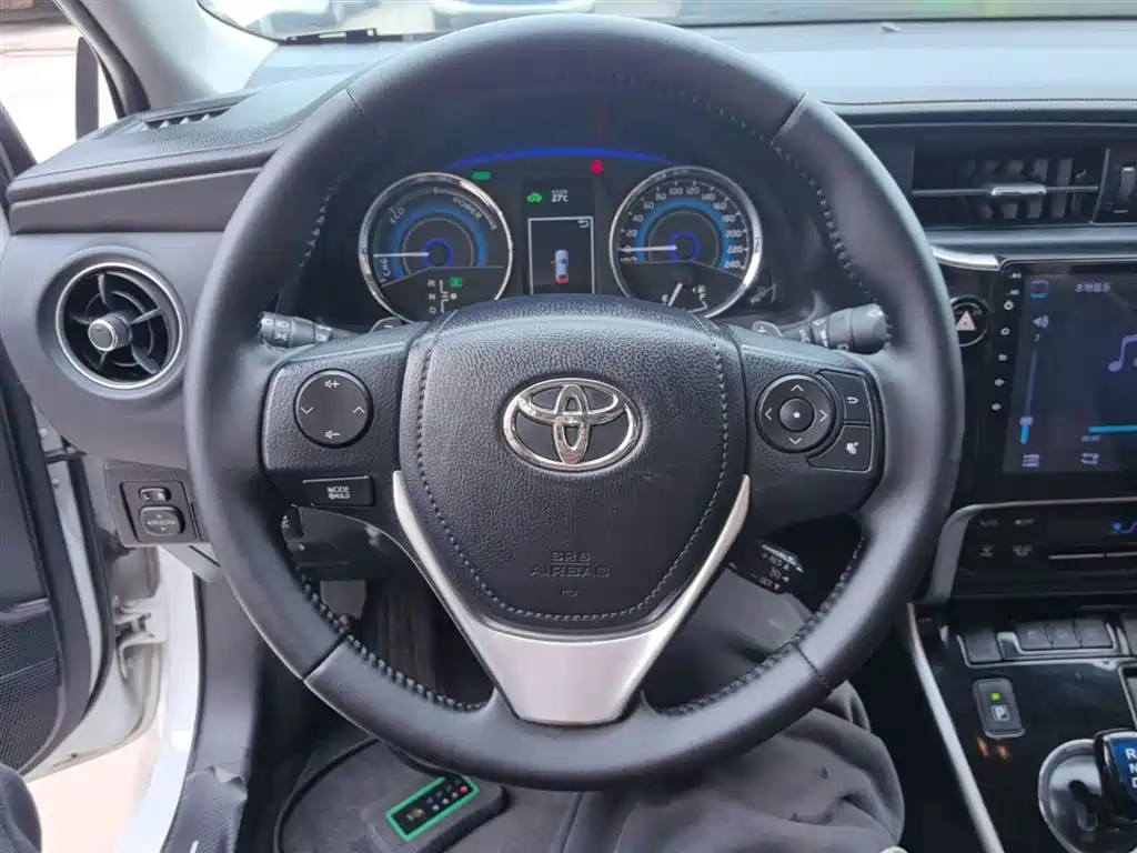 Toyota Corolla — фото 11