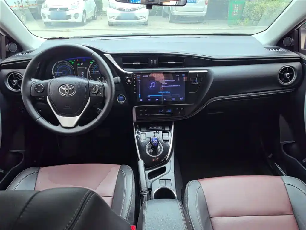 Toyota Corolla — фото 10