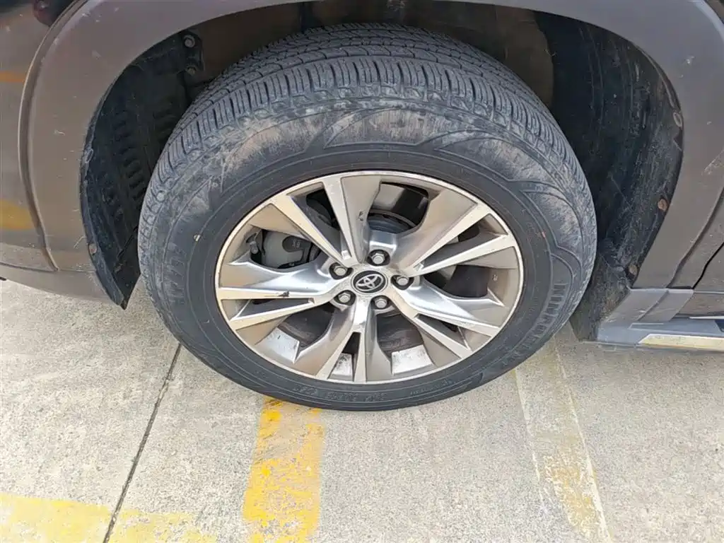 Toyota Highlander — фото 23