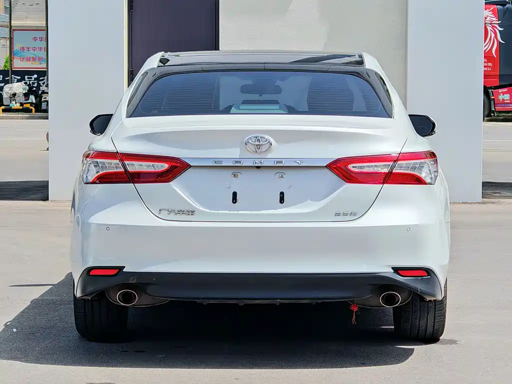 Toyota Camry — фото 9