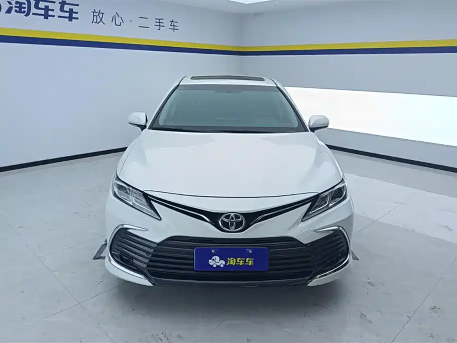 Toyota Camry — фото 2