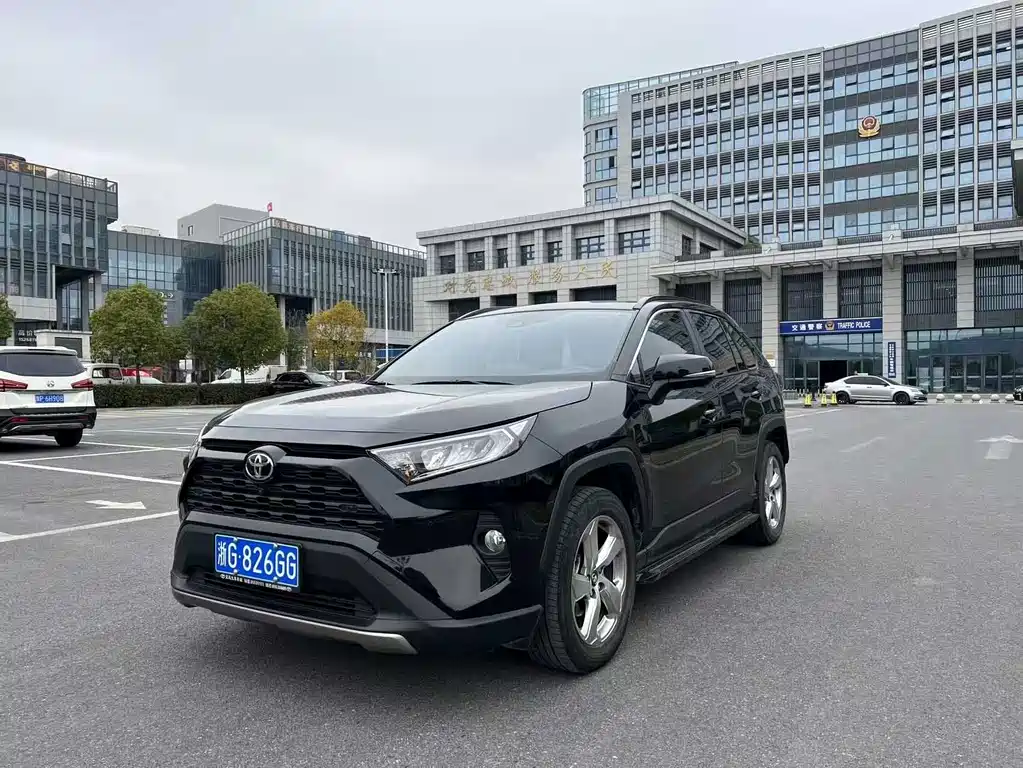 Toyota RAV4 — фото 2