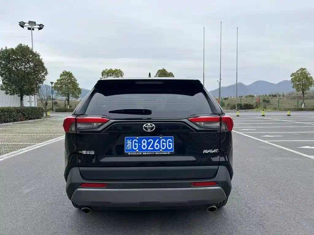 Toyota RAV4 — фото 4