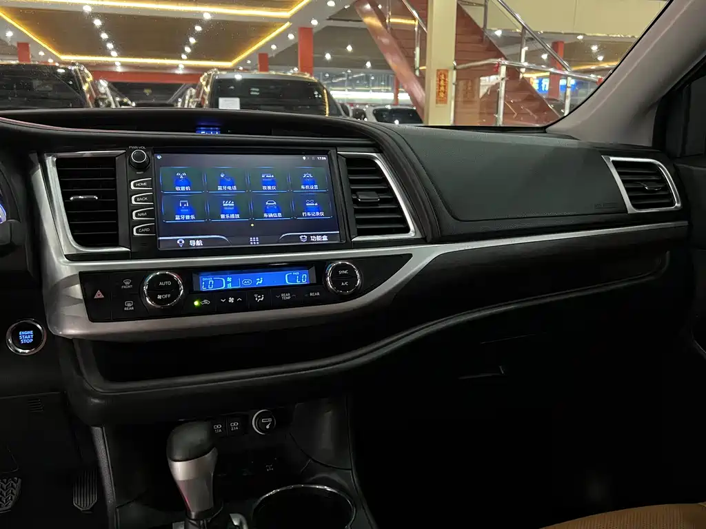 Toyota Highlander — фото 13