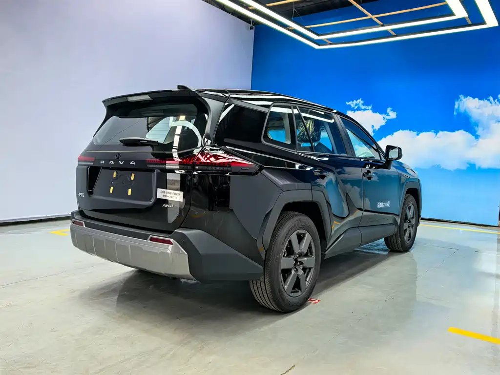 Toyota RAV4 — фото 4