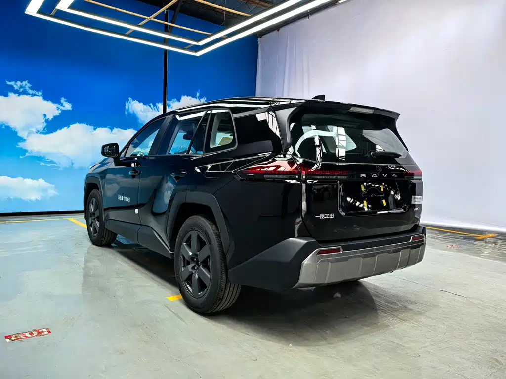 Toyota RAV4 — фото 6
