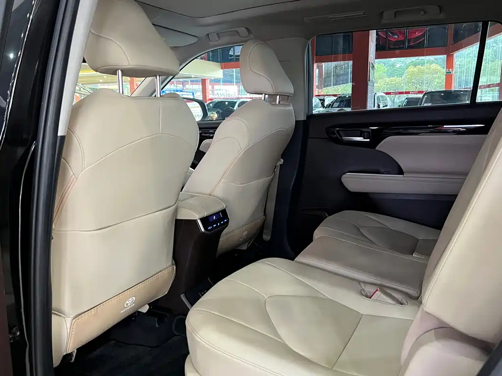 Toyota Highlander — фото 13