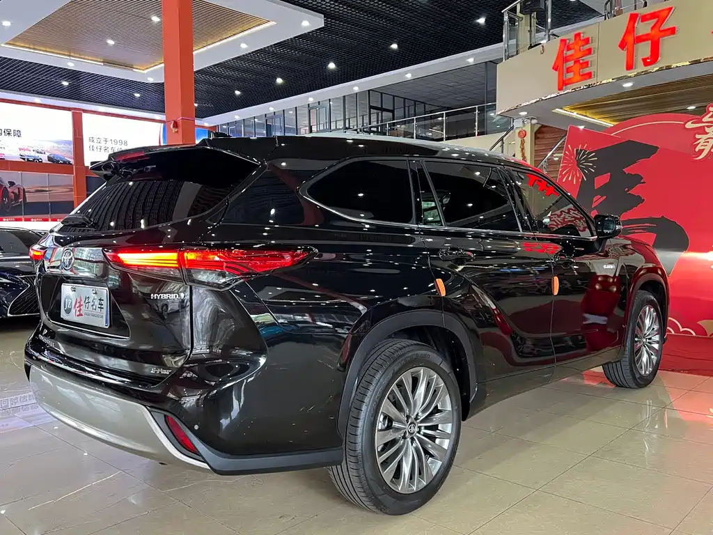 Toyota Highlander — фото 6