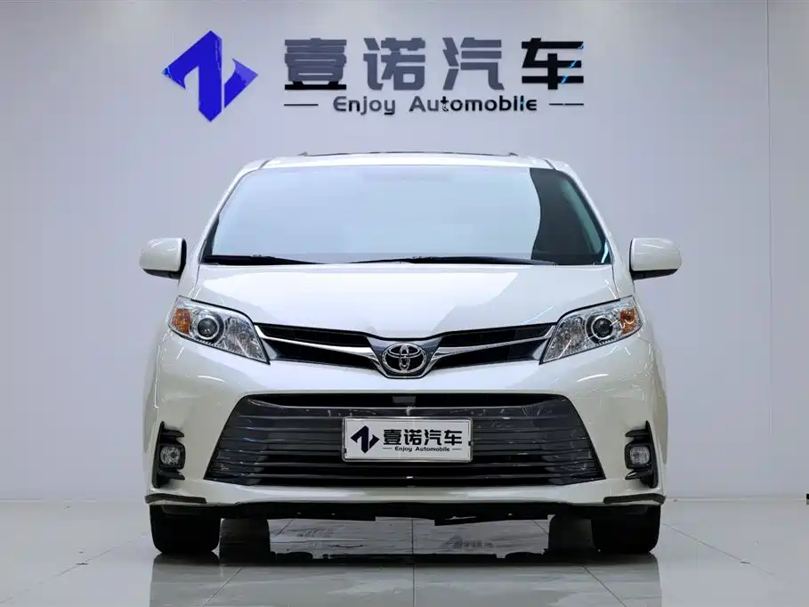 Toyota Sienna — фото 2