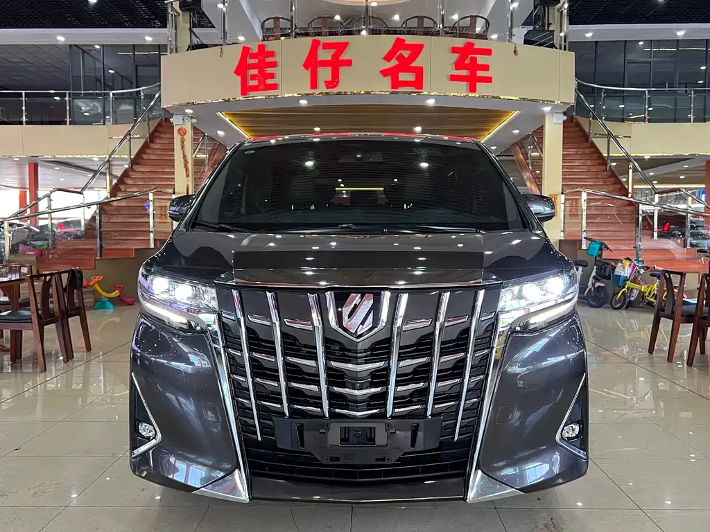 Toyota Alphard — фото 2