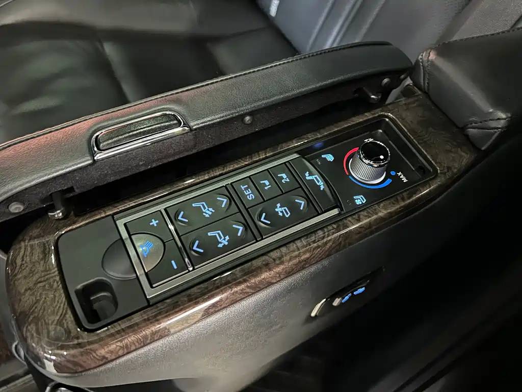 Toyota Alphard — фото 15