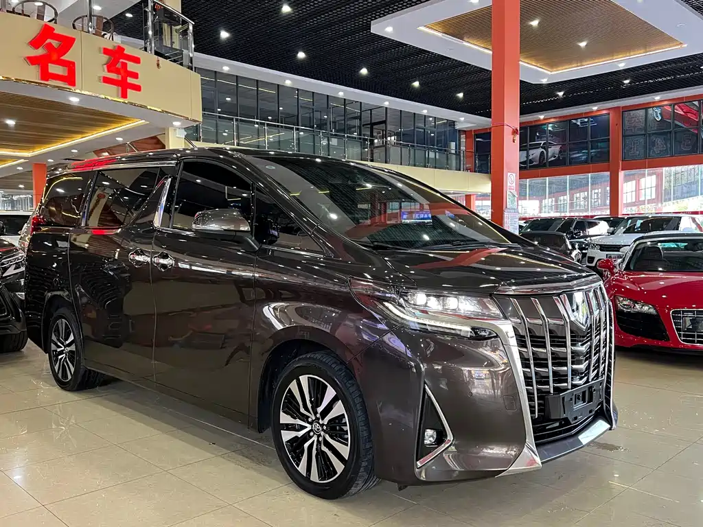 Toyota Alphard — фото 3
