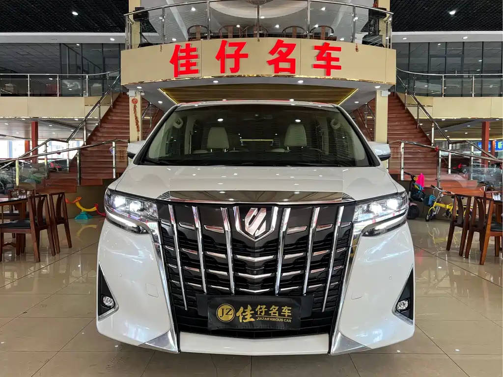 Toyota Alphard — фото 2