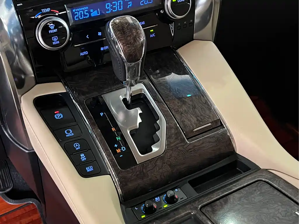 Toyota Alphard — фото 14