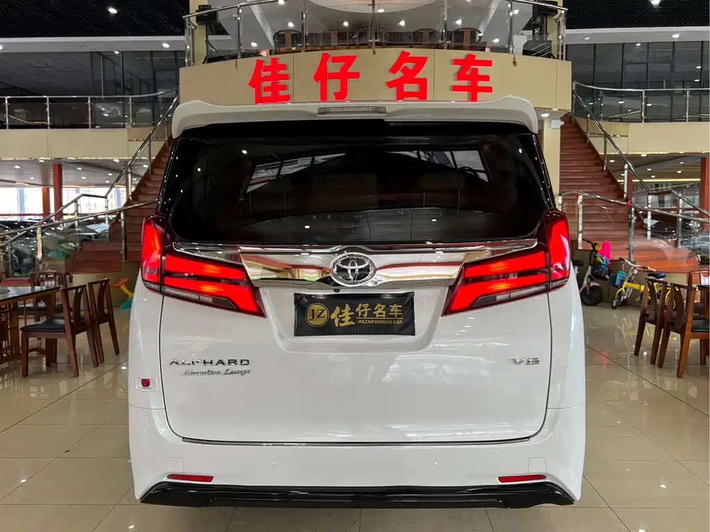 Toyota Alphard — фото 5