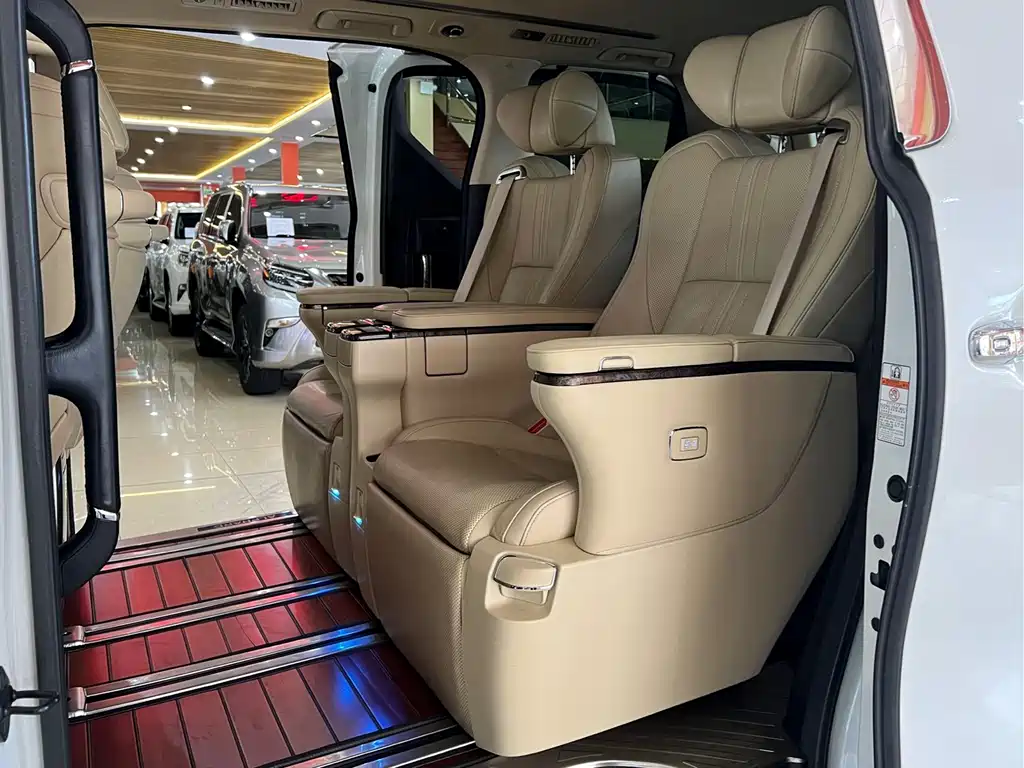 Toyota Alphard — фото 8