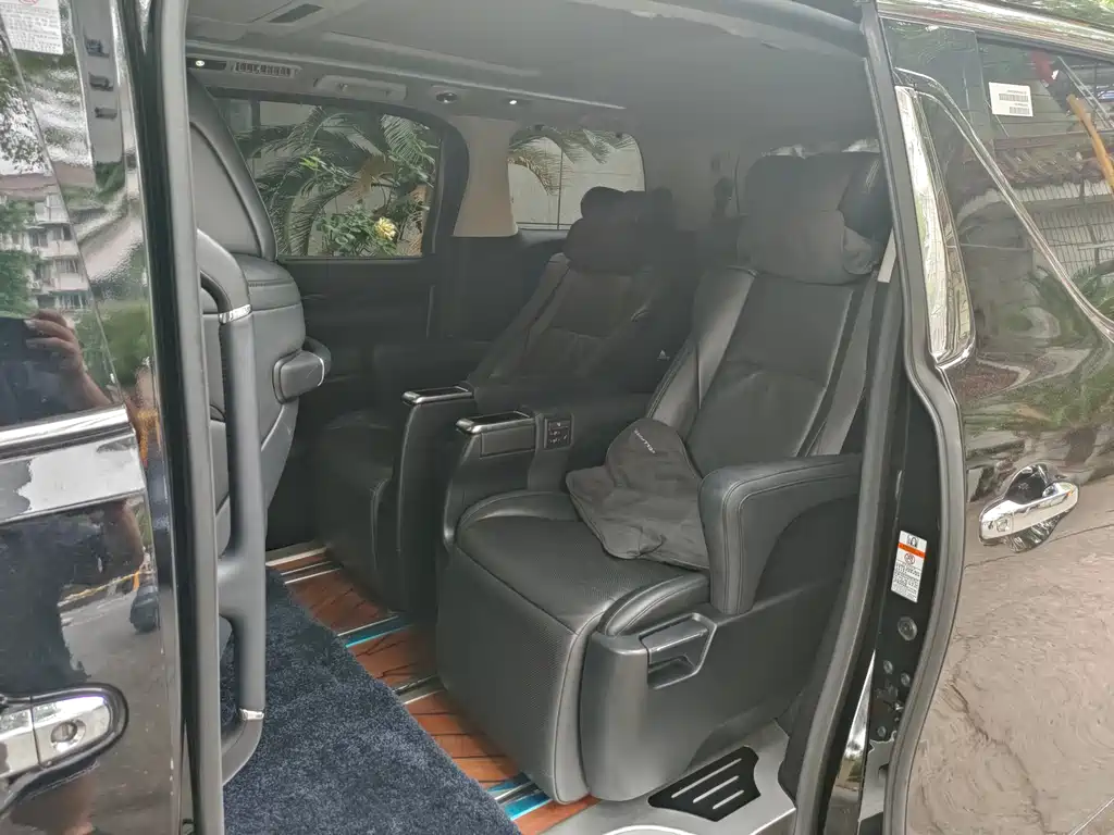 Toyota Vellfire — фото 5