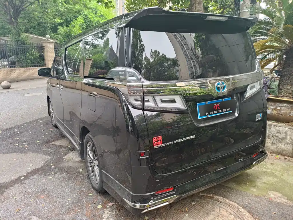 Toyota Vellfire — фото 6