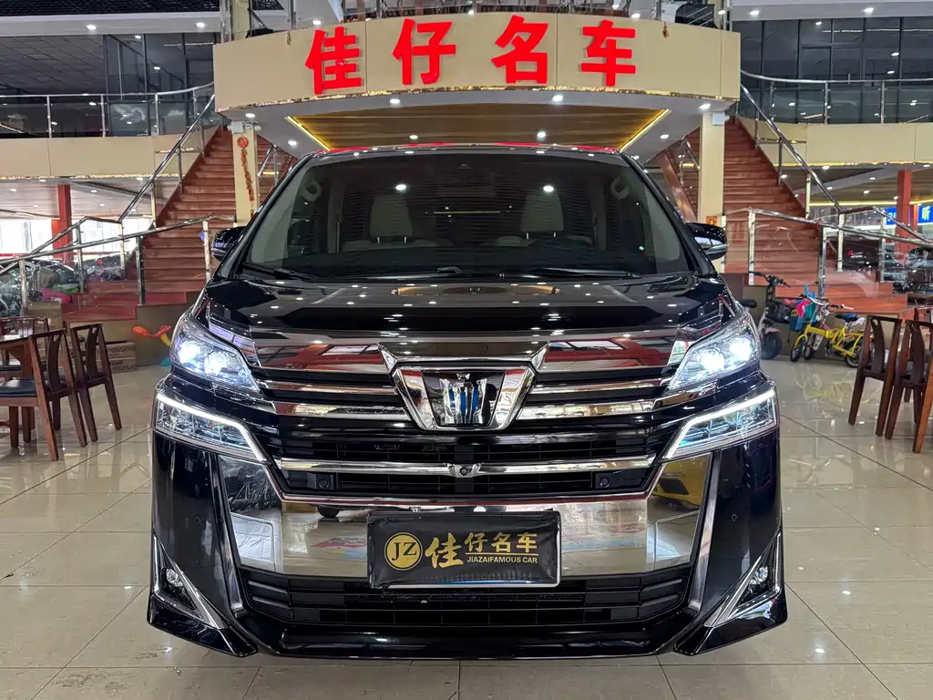 Toyota Vellfire — фото 2