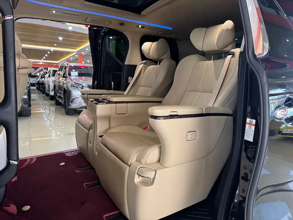 Toyota Vellfire — фото 13