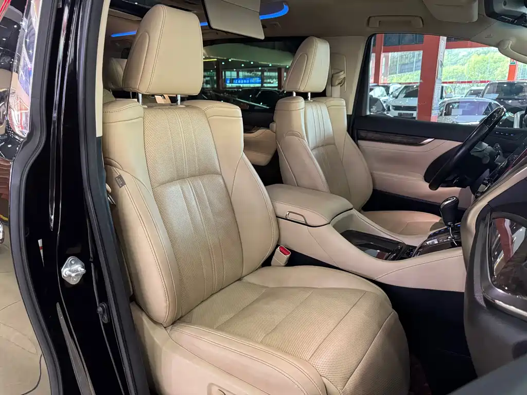 Toyota Vellfire — фото 15