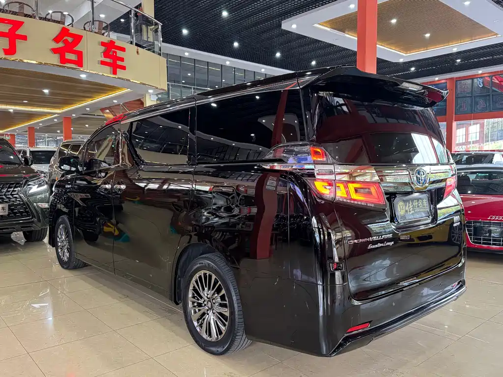 Toyota Vellfire — фото 4