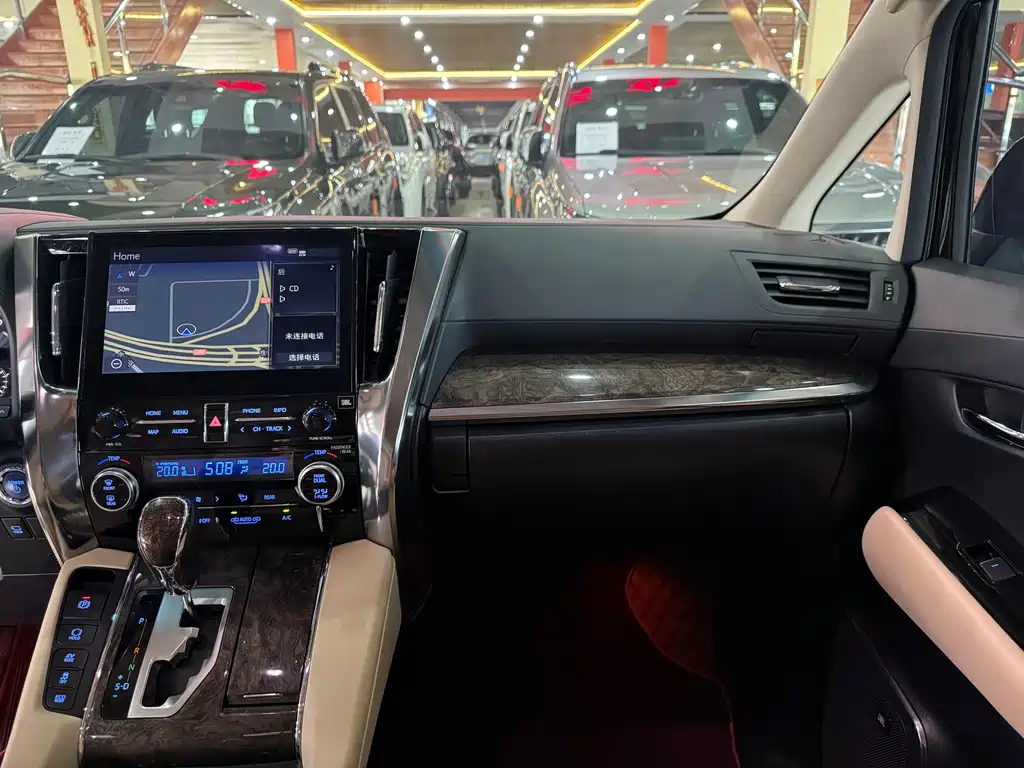 Toyota Vellfire — фото 8
