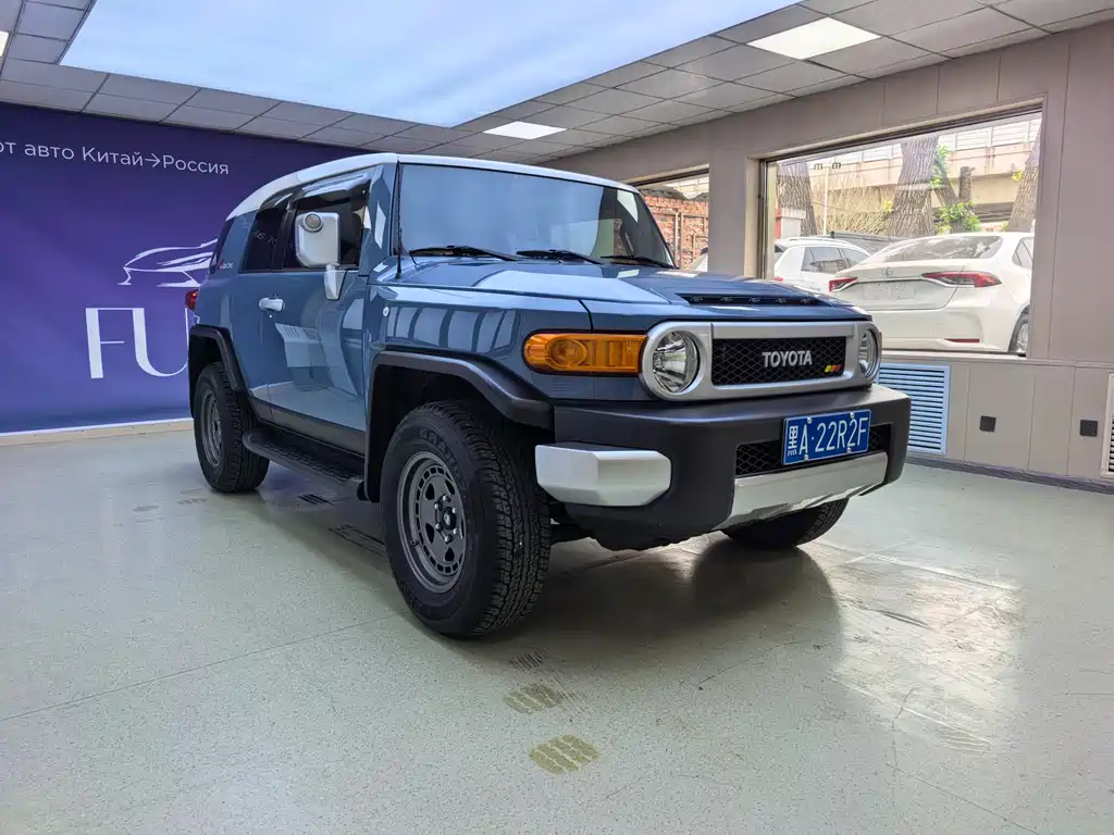 Toyota FJ Cruiser — фото 2