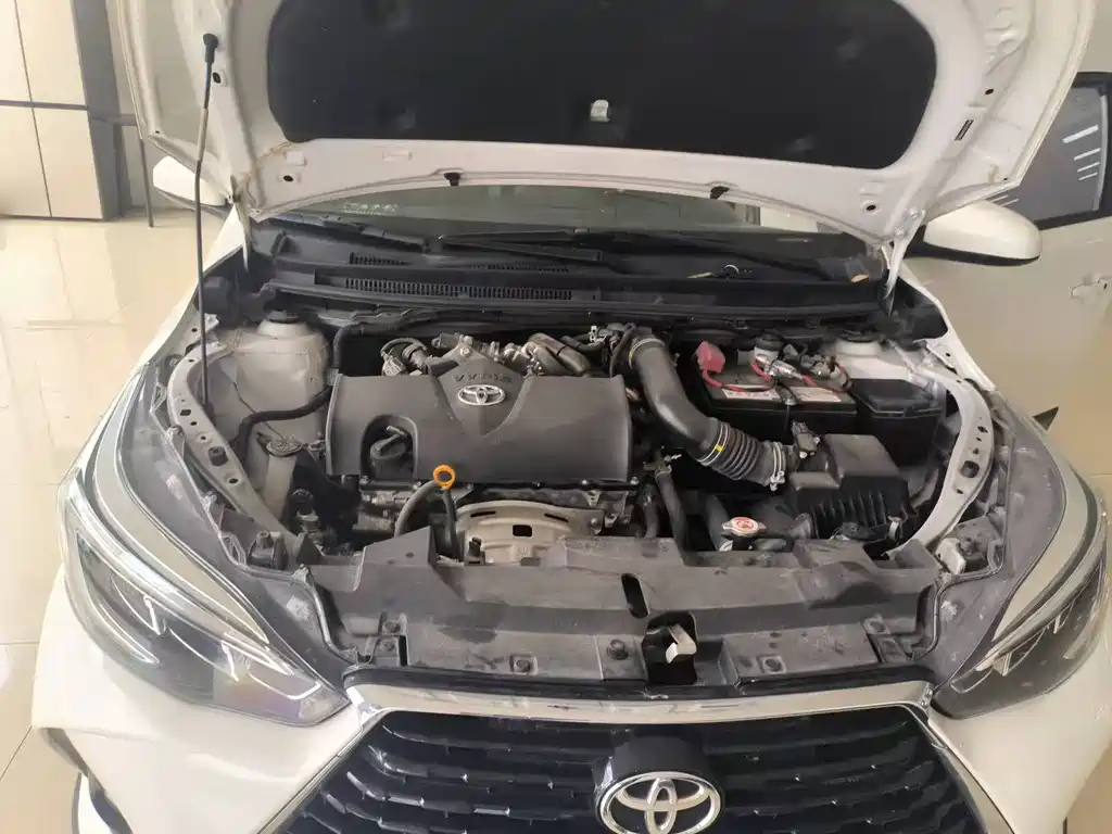Toyota Yaris L — фото 14