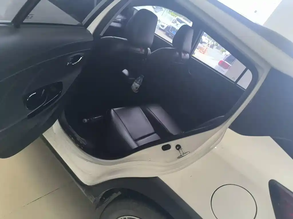 Toyota Yaris L — фото 8