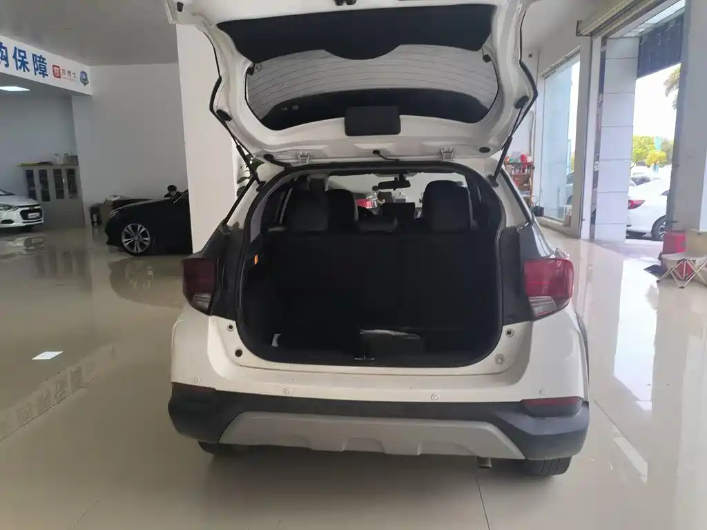 Toyota Yaris L — фото 10