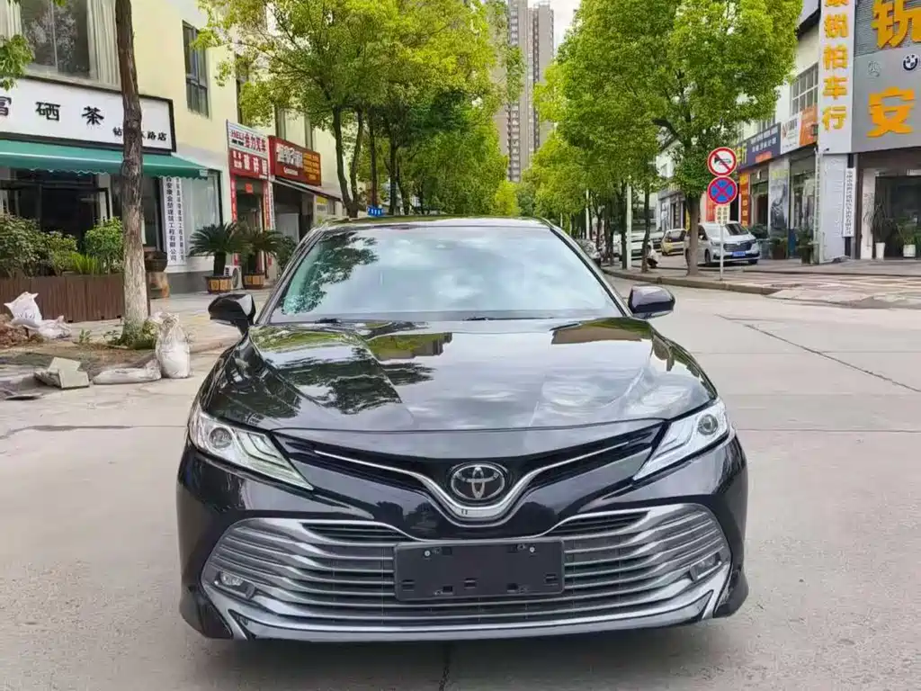 Toyota Camry — фото 2