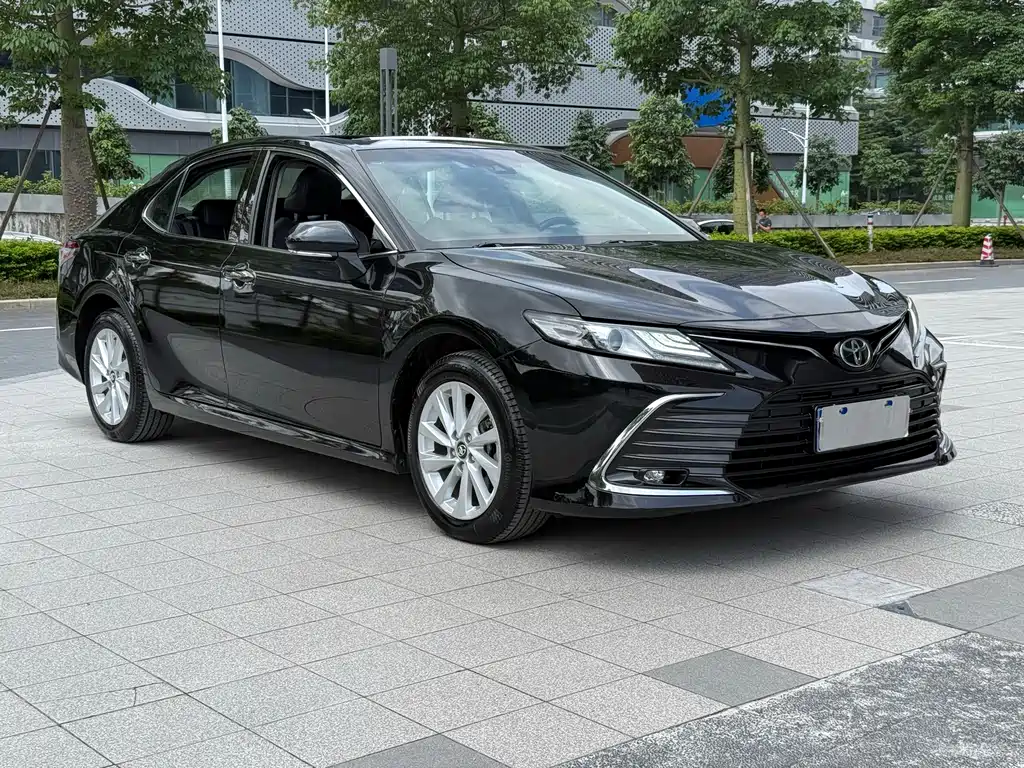 Toyota Camry — фото 3