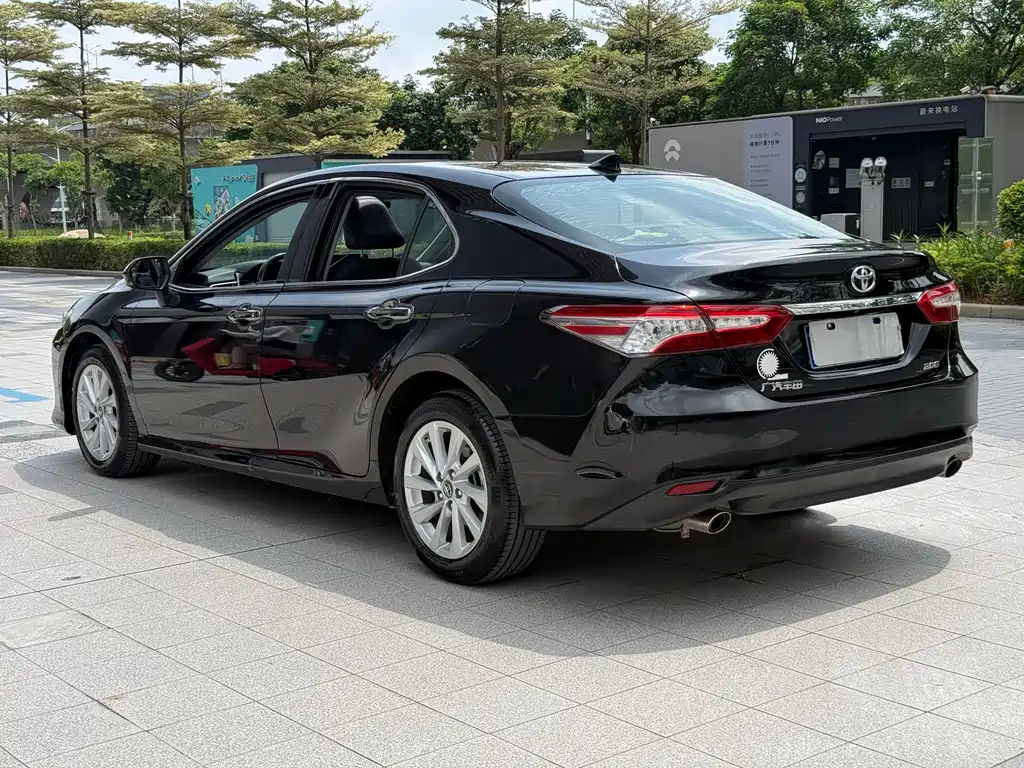 Toyota Camry — фото 5