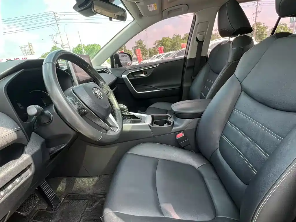 Toyota RAV4 — фото 2