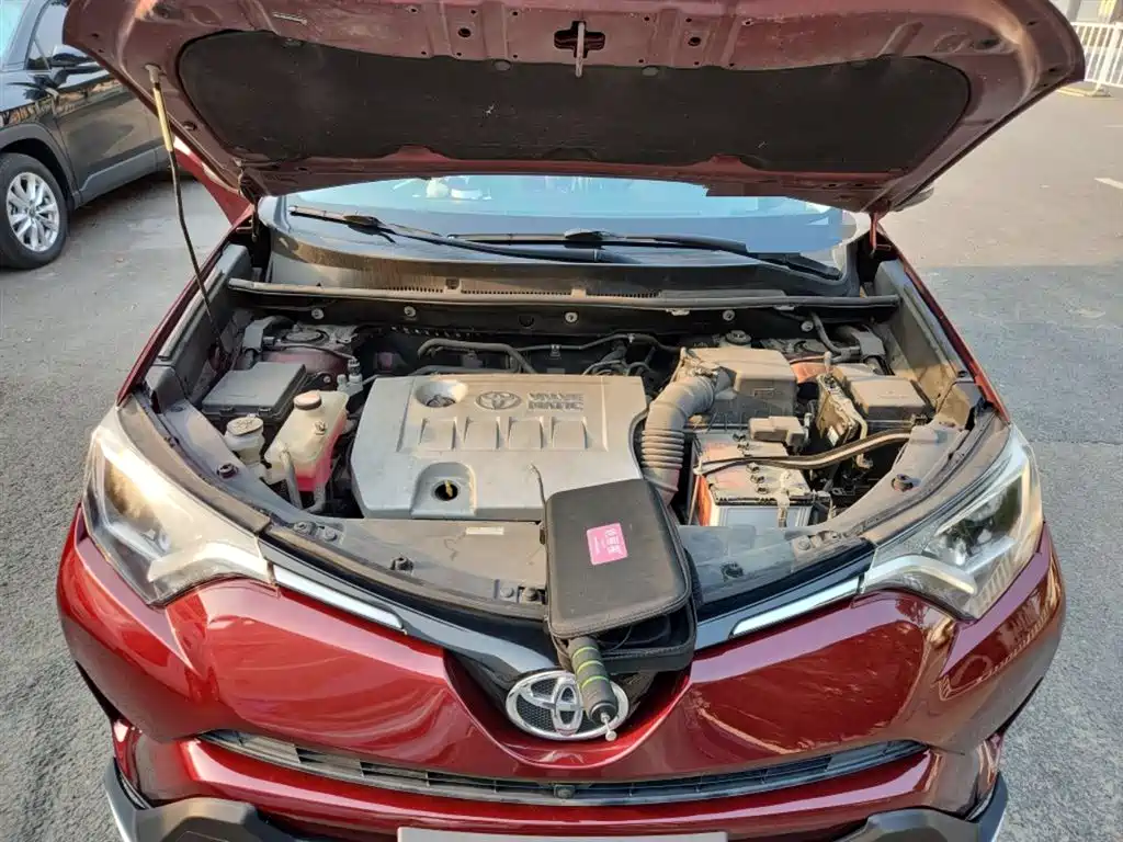 Toyota RAV4 — фото 11